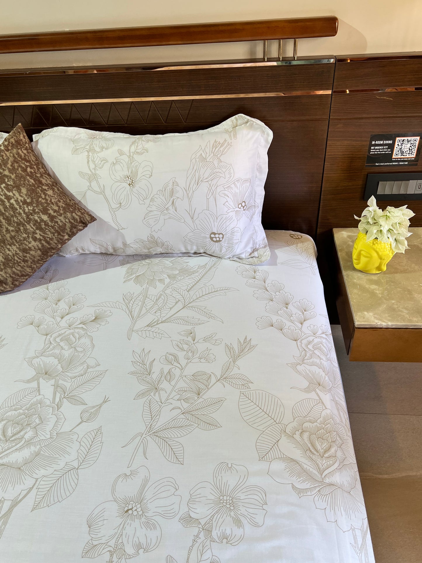 Bloom - 100% Superior Cotton, 300 TC, King Size Bedsheet