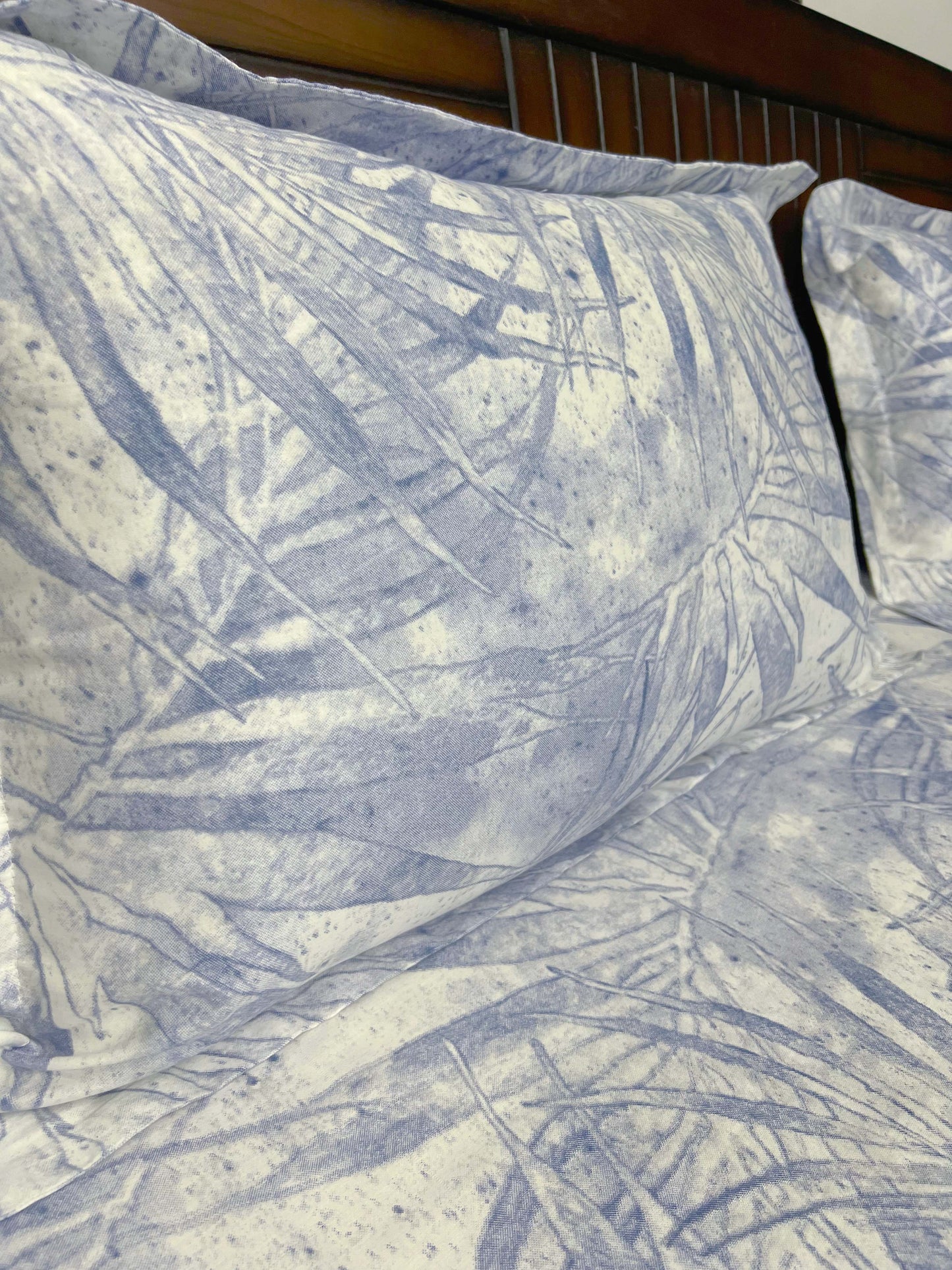 Palm Leaf (Blue Color)- 300 TC, Superior Cotton, King Size Bedsheet Set