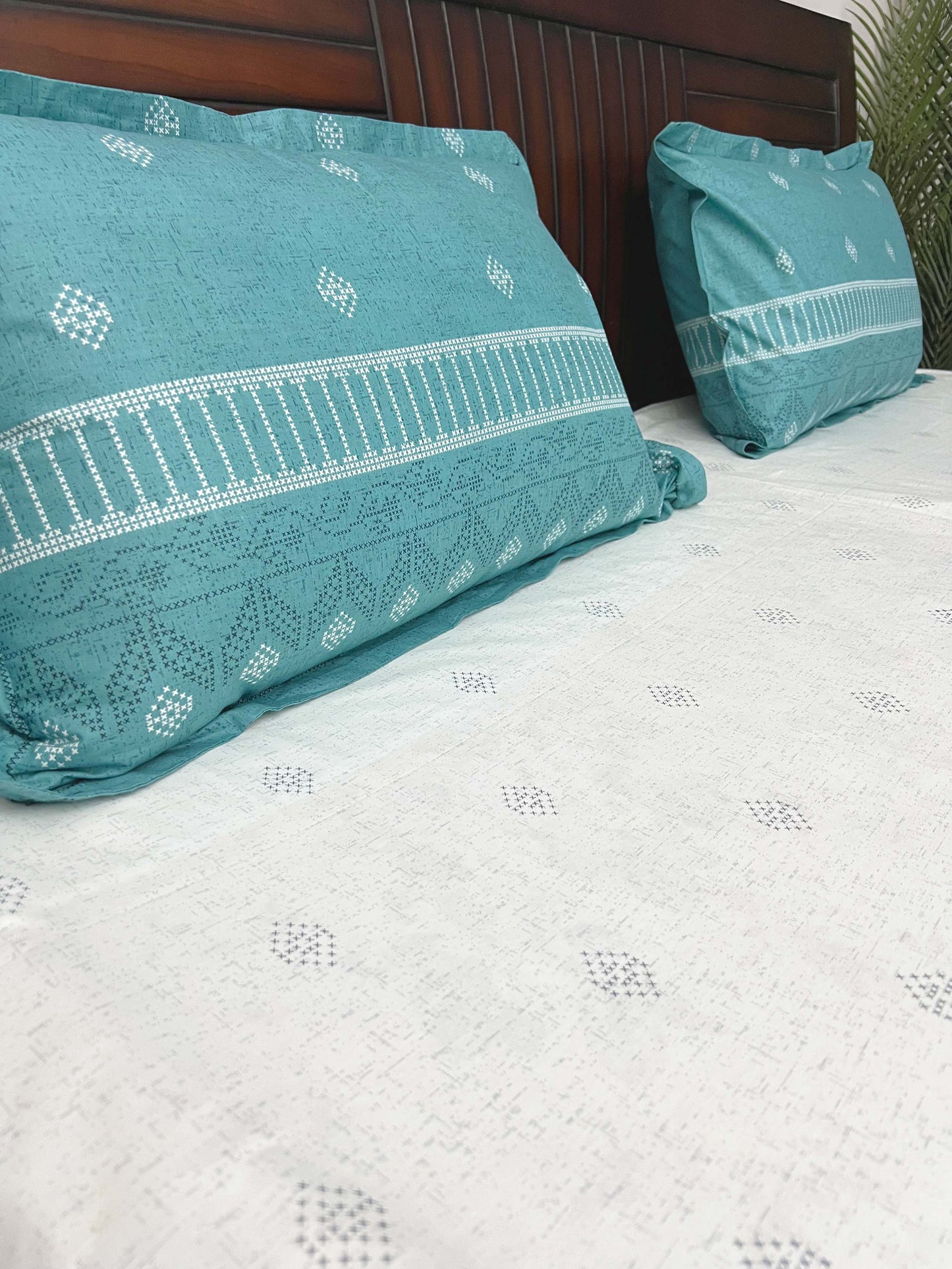 Morning Mists - 210TC Super Soft Cotton, King Size Bedsheet Set