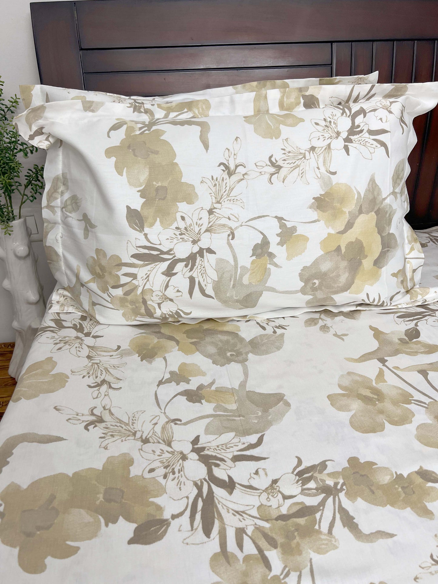 Blooming Grace - 300 TC, Superior Cotton, King Size Bedsheet Set